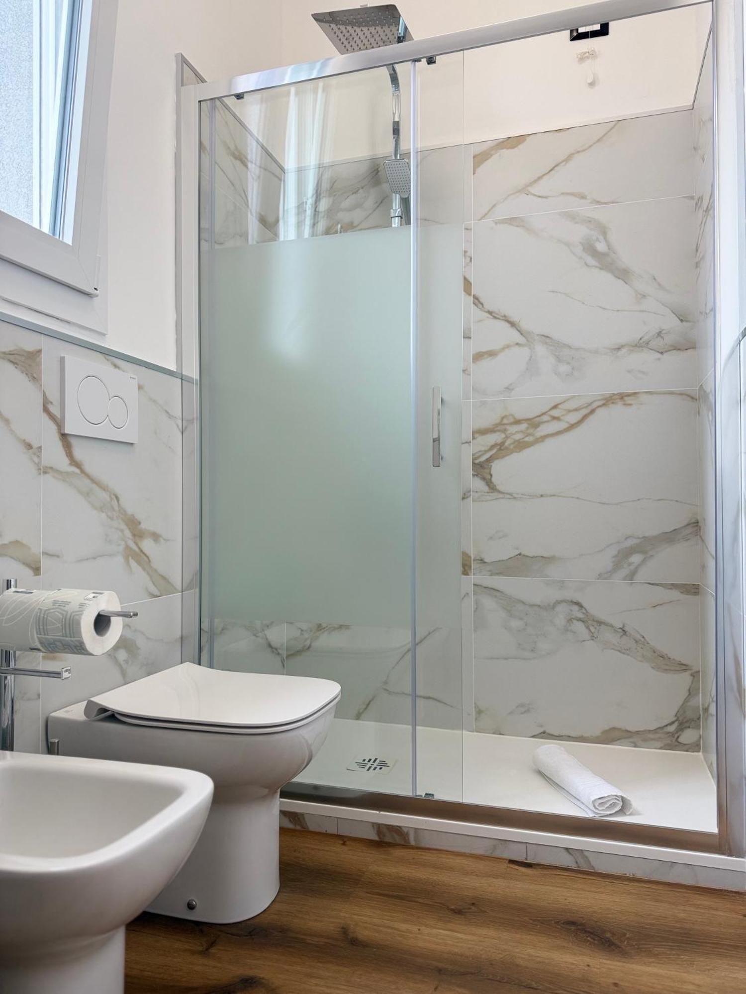 Infinity House - Eleganza Moderna Tra Treviso E Venezia Hotel Casier Room photo