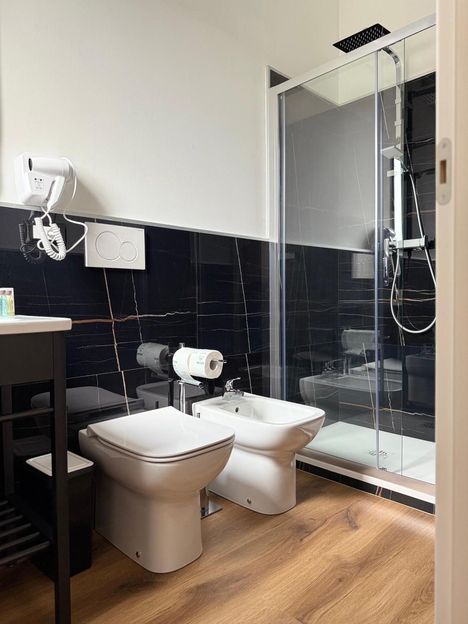 Infinity House - Eleganza Moderna Tra Treviso E Venezia Hotel Casier Room photo